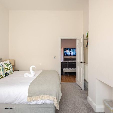 Stylish Flat In Central Location With Free Parking Суиндон Экстерьер фото