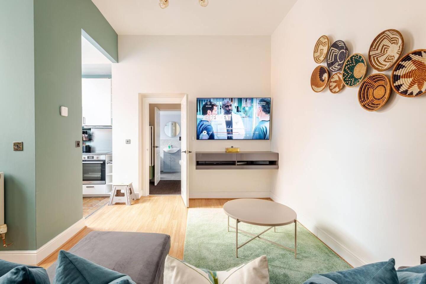 Stylish Flat In Central Location With Free Parking Суиндон Экстерьер фото