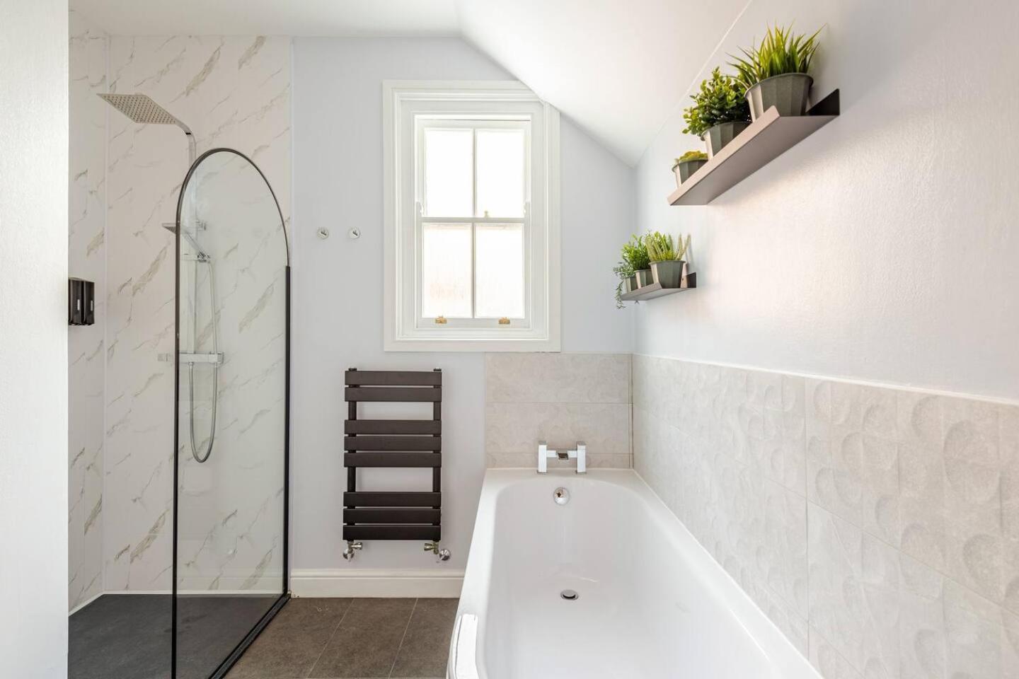 Stylish Flat In Central Location With Free Parking Суиндон Экстерьер фото