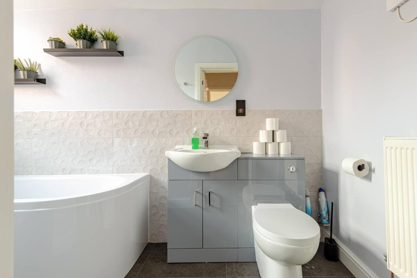 Stylish Flat In Central Location With Free Parking Суиндон Экстерьер фото