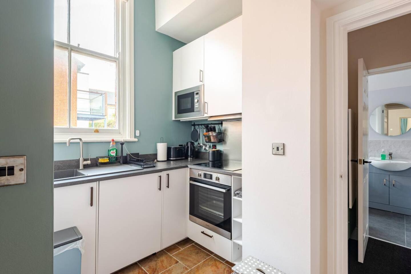 Stylish Flat In Central Location With Free Parking Суиндон Экстерьер фото