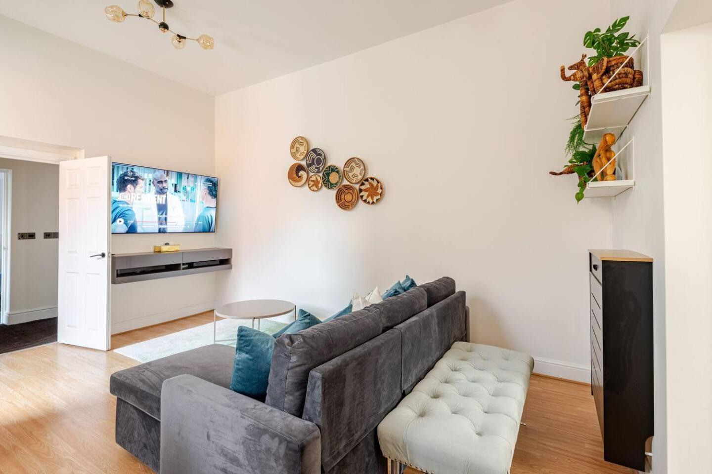 Stylish Flat In Central Location With Free Parking Суиндон Экстерьер фото