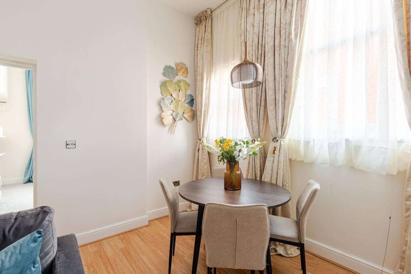 Stylish Flat In Central Location With Free Parking Суиндон Экстерьер фото
