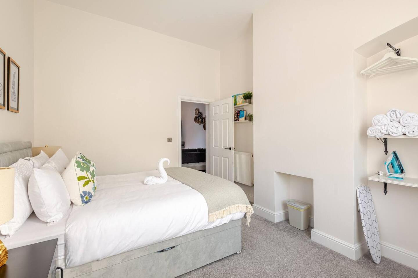 Stylish Flat In Central Location With Free Parking Суиндон Экстерьер фото