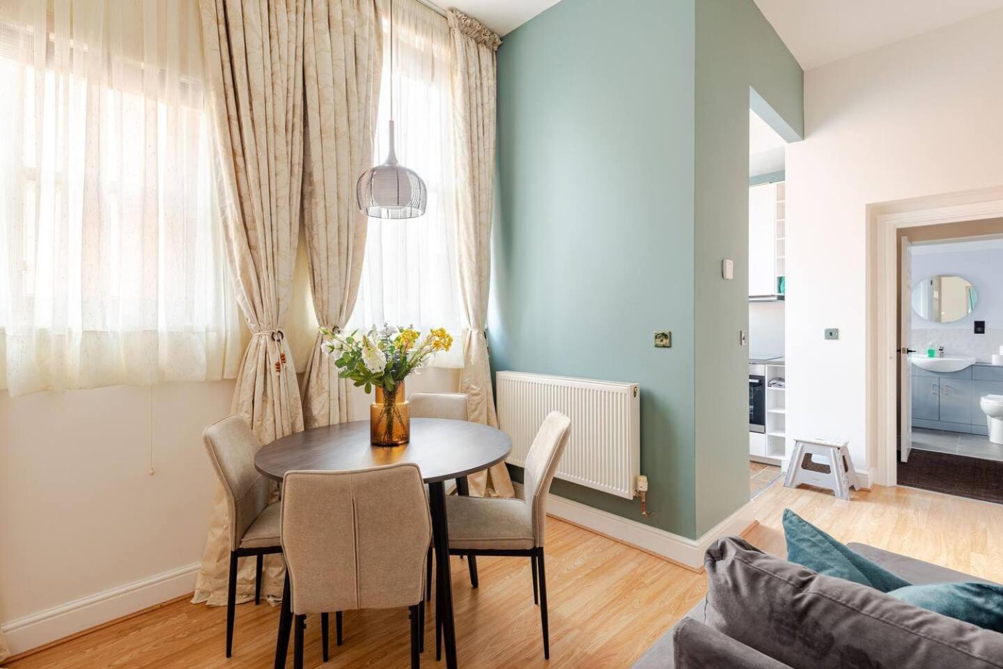 Stylish Flat In Central Location With Free Parking Суиндон Экстерьер фото